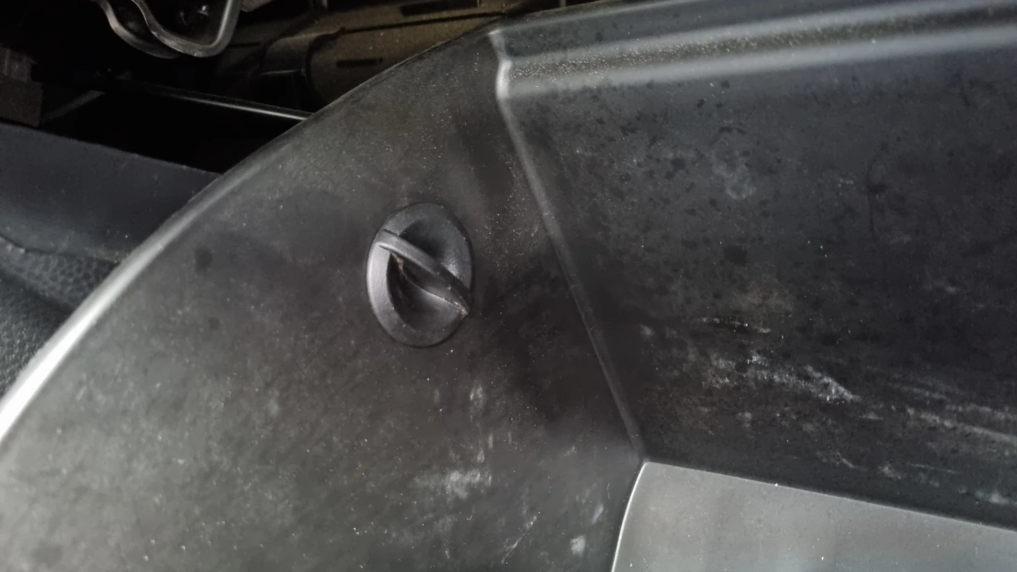 글로브박스 고정 부품