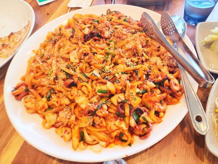 트렌드스페셜 논산 쭈꾸미 비빔 칼국수 맛집