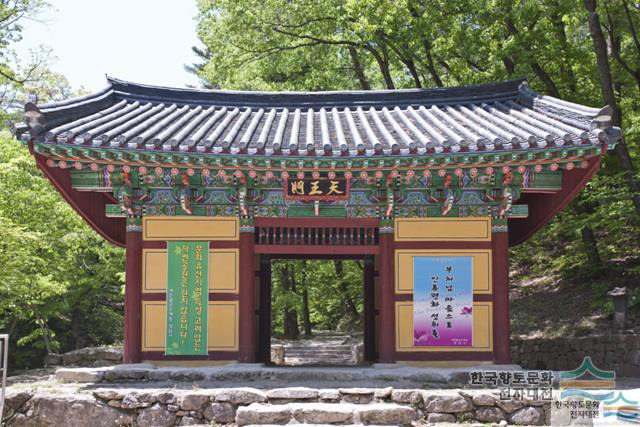 청암사-천왕문