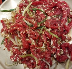 한우육회