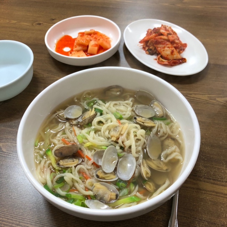 6시내고향 대전 갈마동 고향노포 30년 전통 수타 손칼국수 콩나물 두부 두루치기 칼국수 맛집 추천