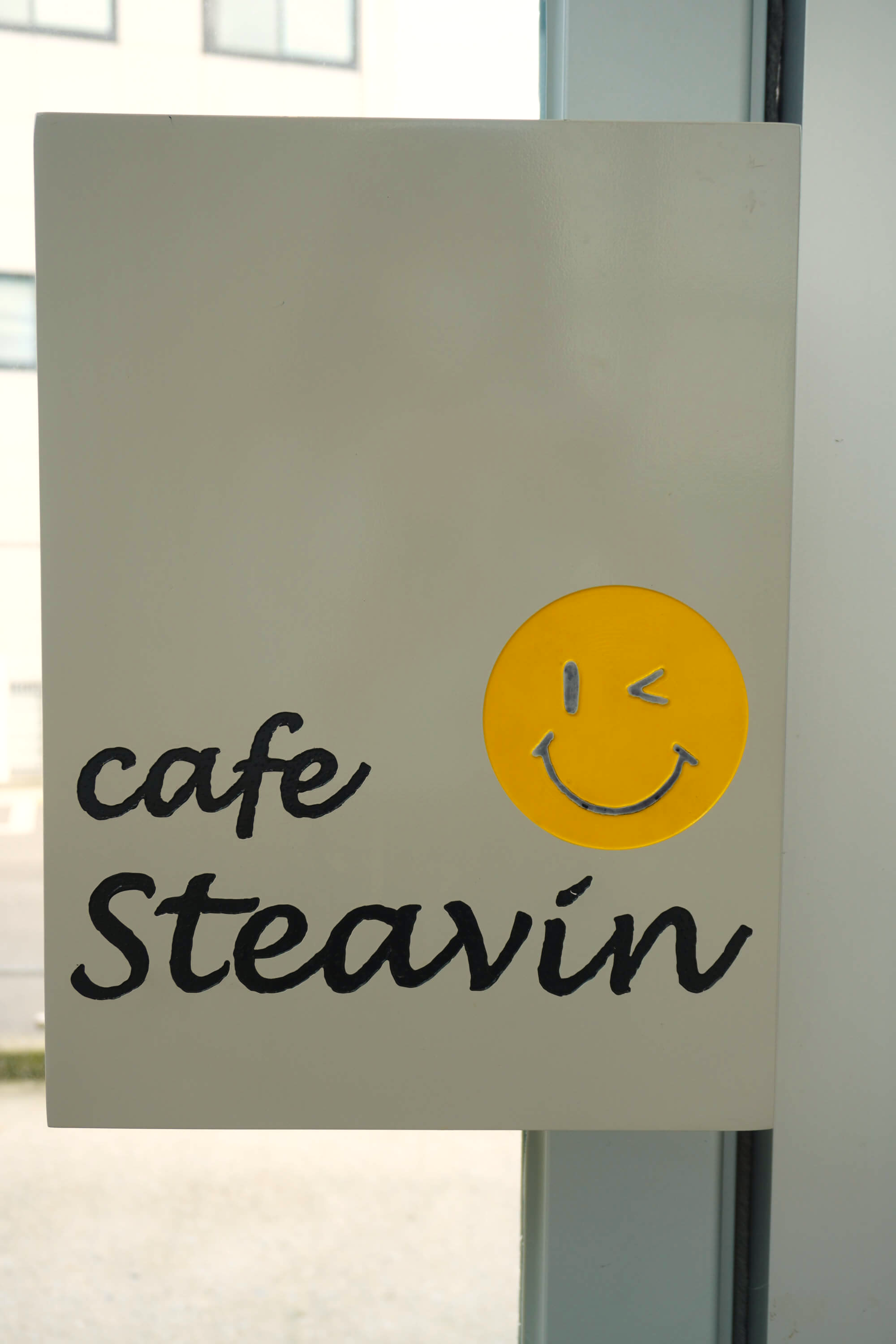 스티빈 매장 손잡이 모양 스마일