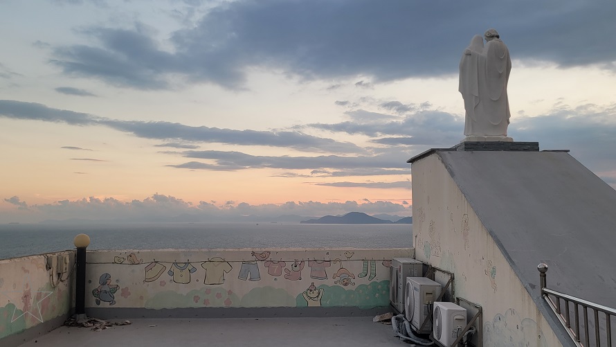 몰운대성당 성가정상이 있는 성당 전망대에서 찍은 사진