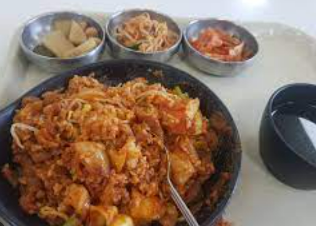 밥맛을 부추기는 제육덮밥