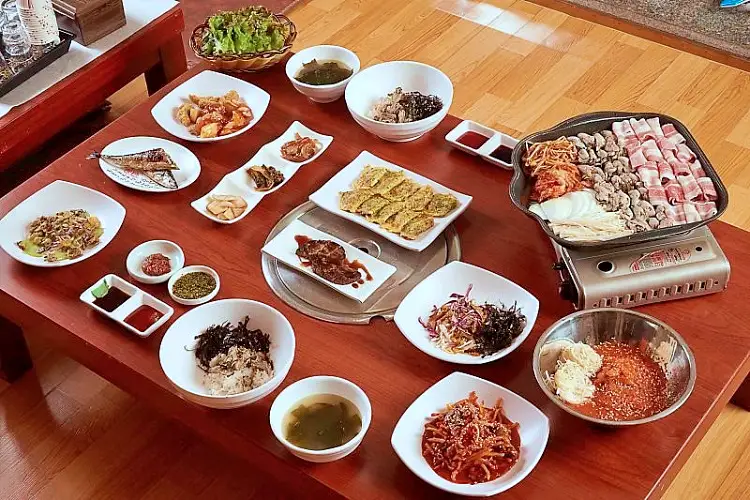 투데이 맛있는 메뉴 굴 삼합, 굴 어묵, 굴 탕수육, 석화찜, 항아리 물회 맛있는 식당 추천 통영 중앙시장 맛집