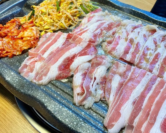 논현동 영동시장 대표 냉삼 '영동원삼겹살'