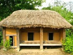 깨끗하게-정리되고-마당이-있는-오래된-초가집