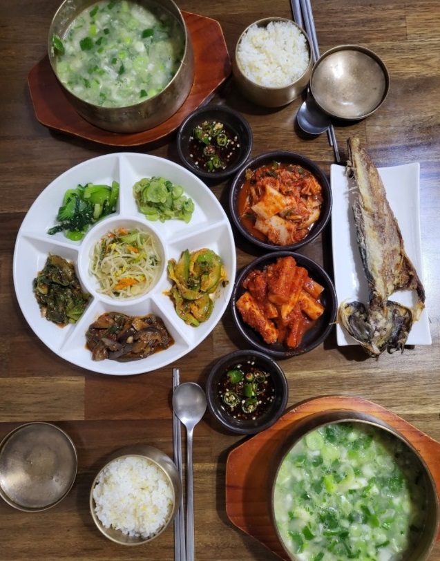 동네한바퀴-서울-서촌-곰탕-고래-나물반찬-한정식