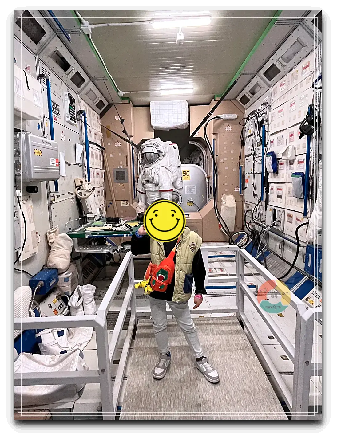 옥토끼우주센터_야외전시장-우주선내부-2-우주비행사-우주선문