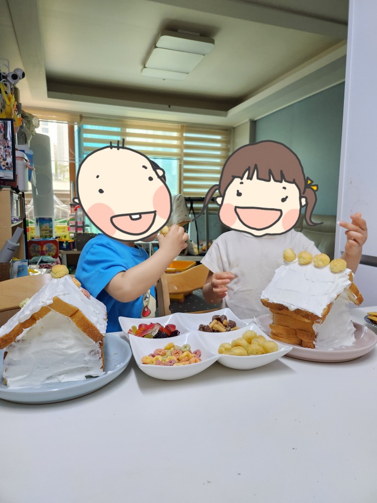 과자집을 꾸미는 아이들