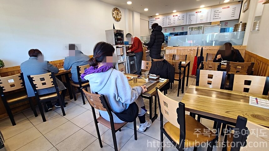 격이다른수제만두-내부-분위기