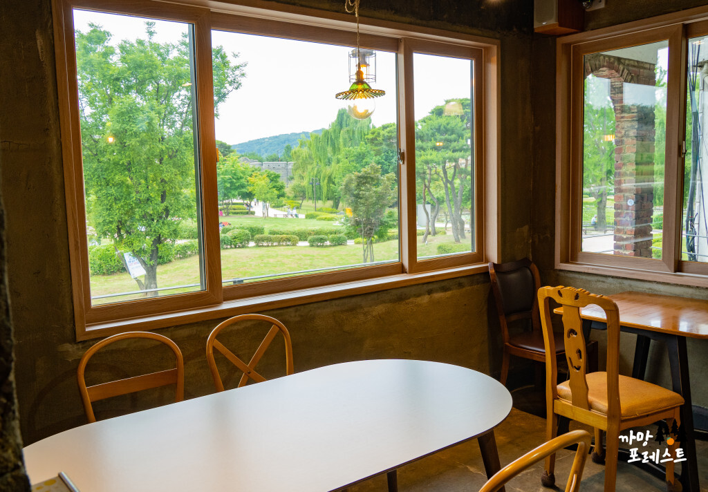 사맛디 커피실록 내부 2층