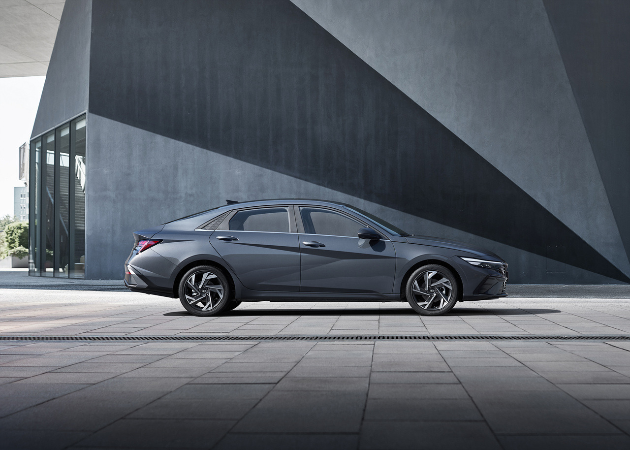 2025년도 현대자동차 아반떼 사진