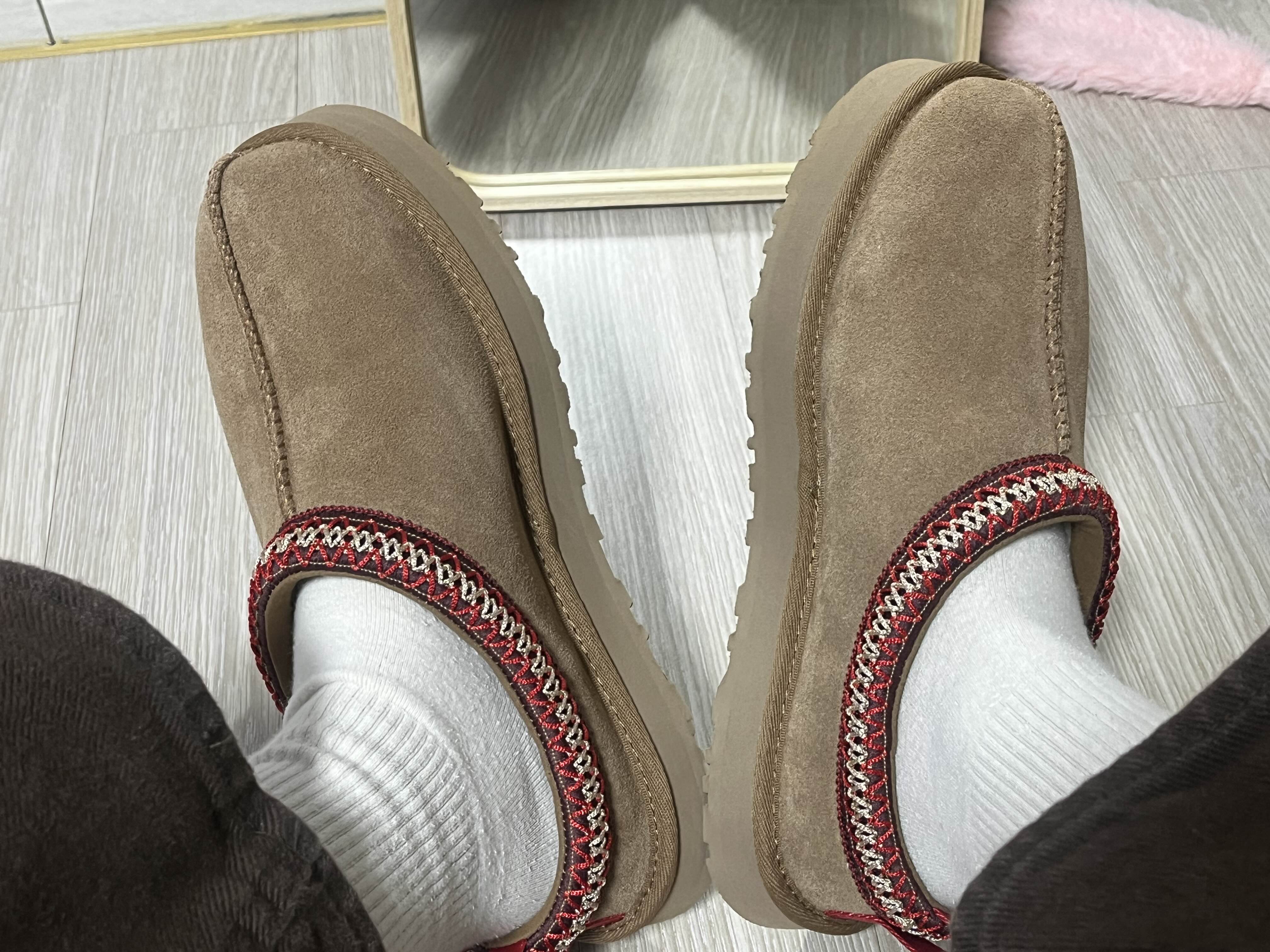 미국 어그 슬리퍼 타즈