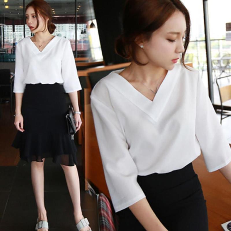 여성 오피스룩 출근패션 간절기 브이넥 블라우스