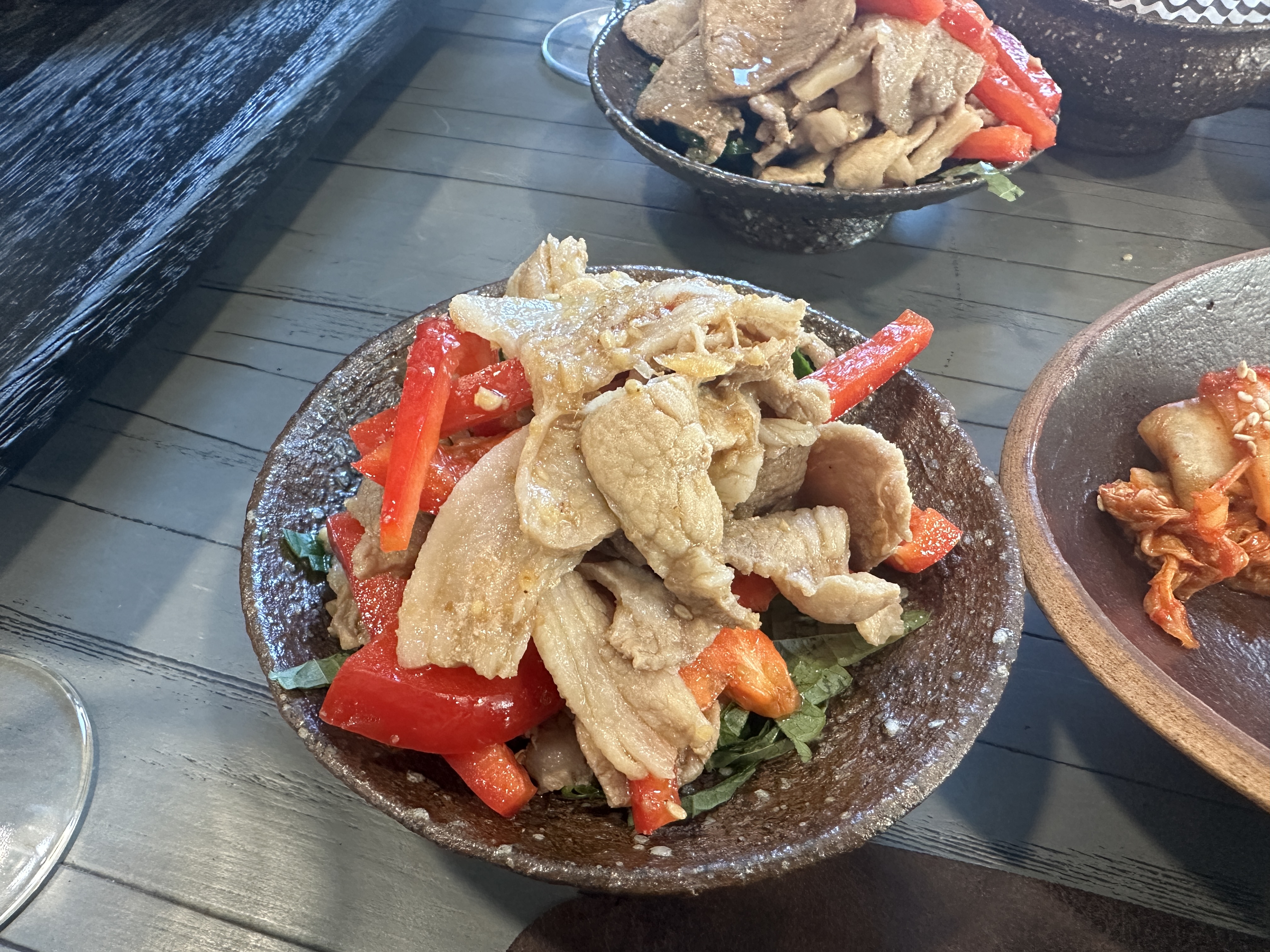 신선한 파프리카와 이쁘게 어우러진 돼지불고기