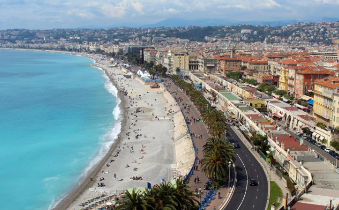 텐트 밖은 유럽 남프랑스