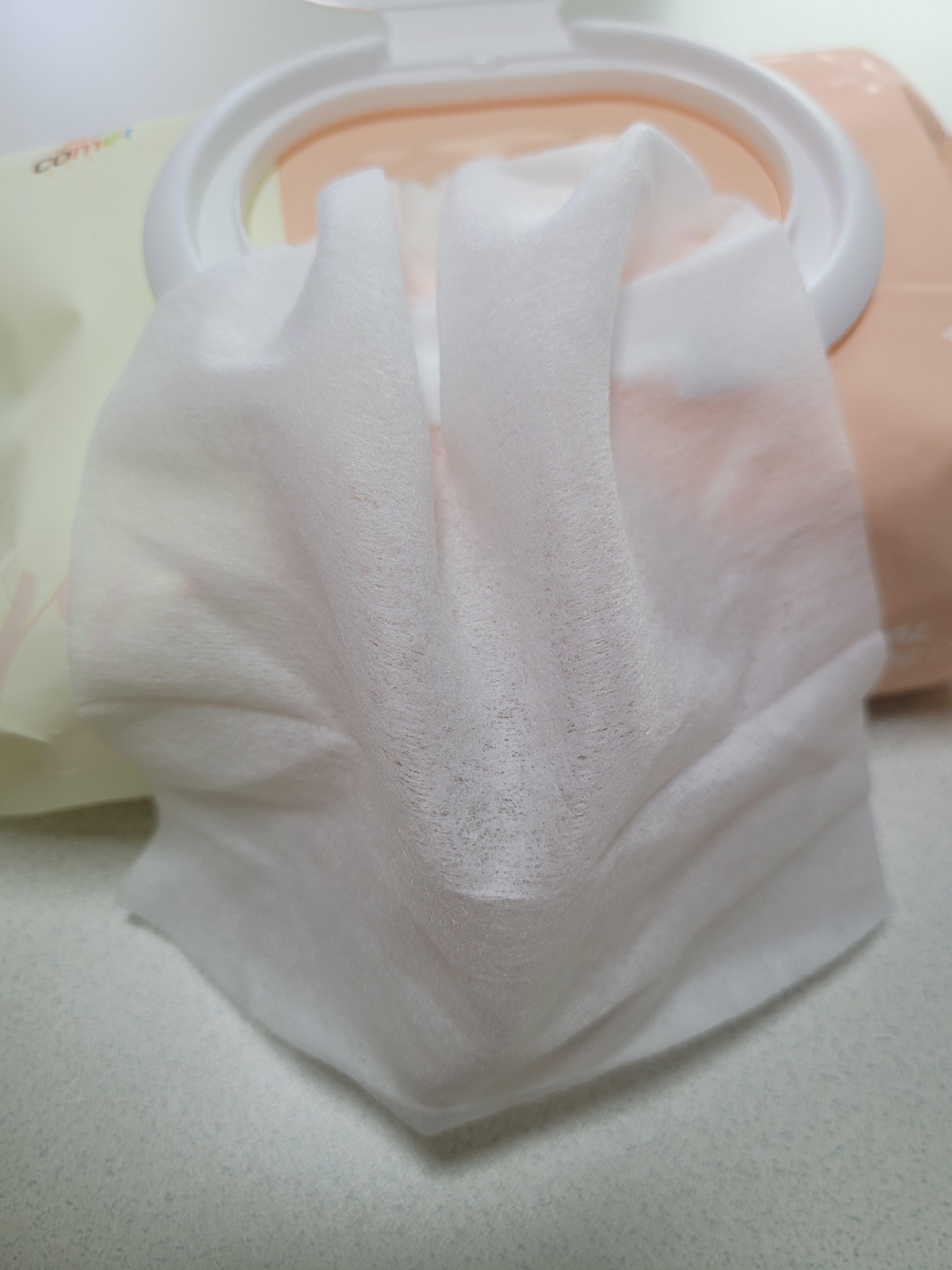 물티슈를 한장 뽑은 사진