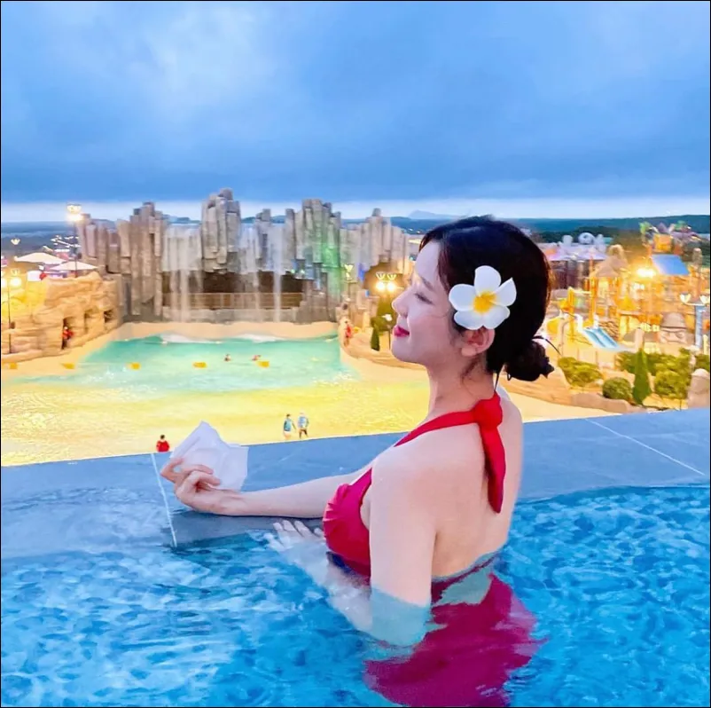 커플팰리스 유미라 아나운서 수영복 사진