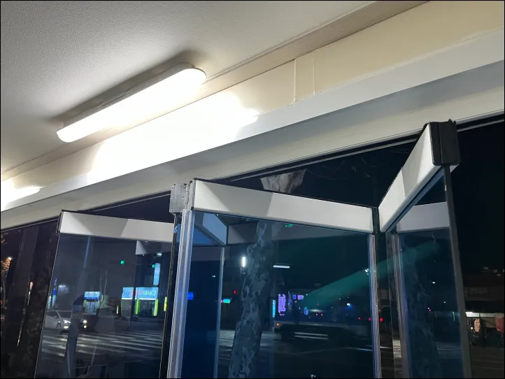 글라스 폴딩도어 상단