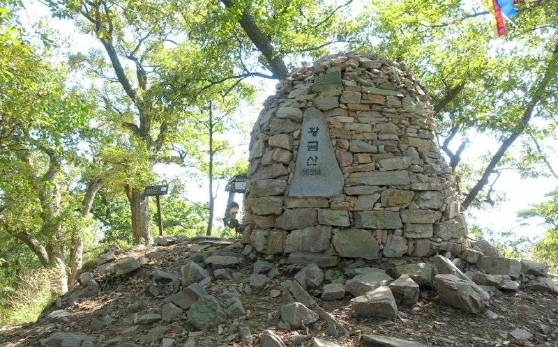 서산의 아름다움, 황금산의 풍경과 이야기