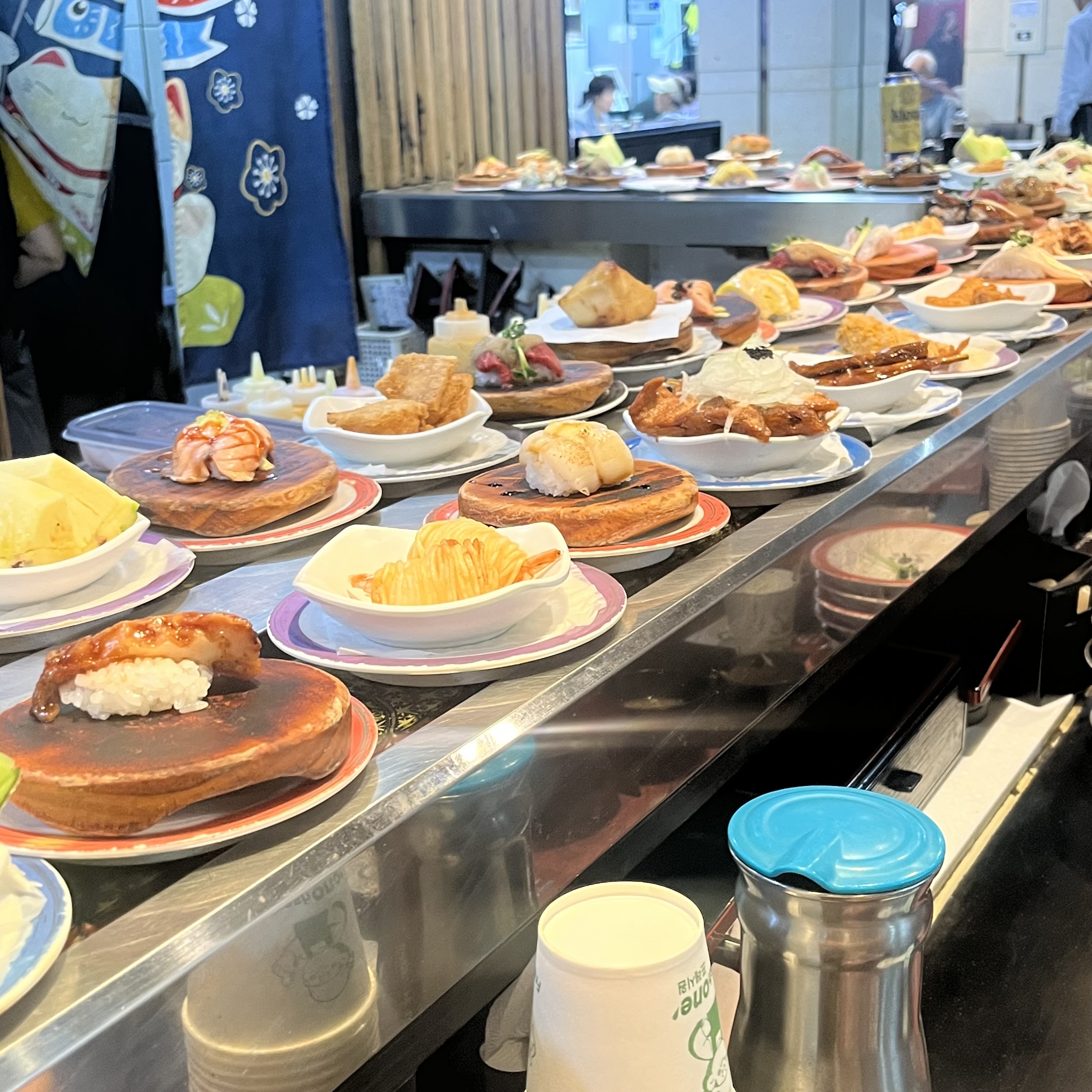 회전레일에 돌고있는 메뉴들 2