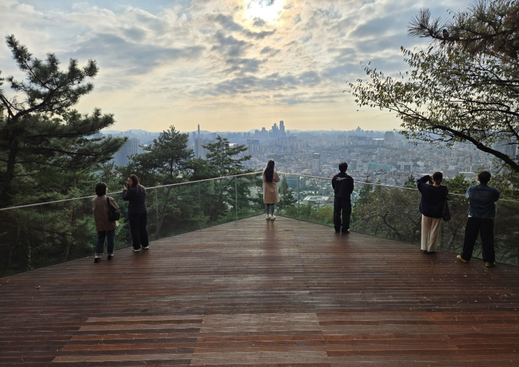 무장애길 전망대 갖춘 남산 하늘숲길 개방