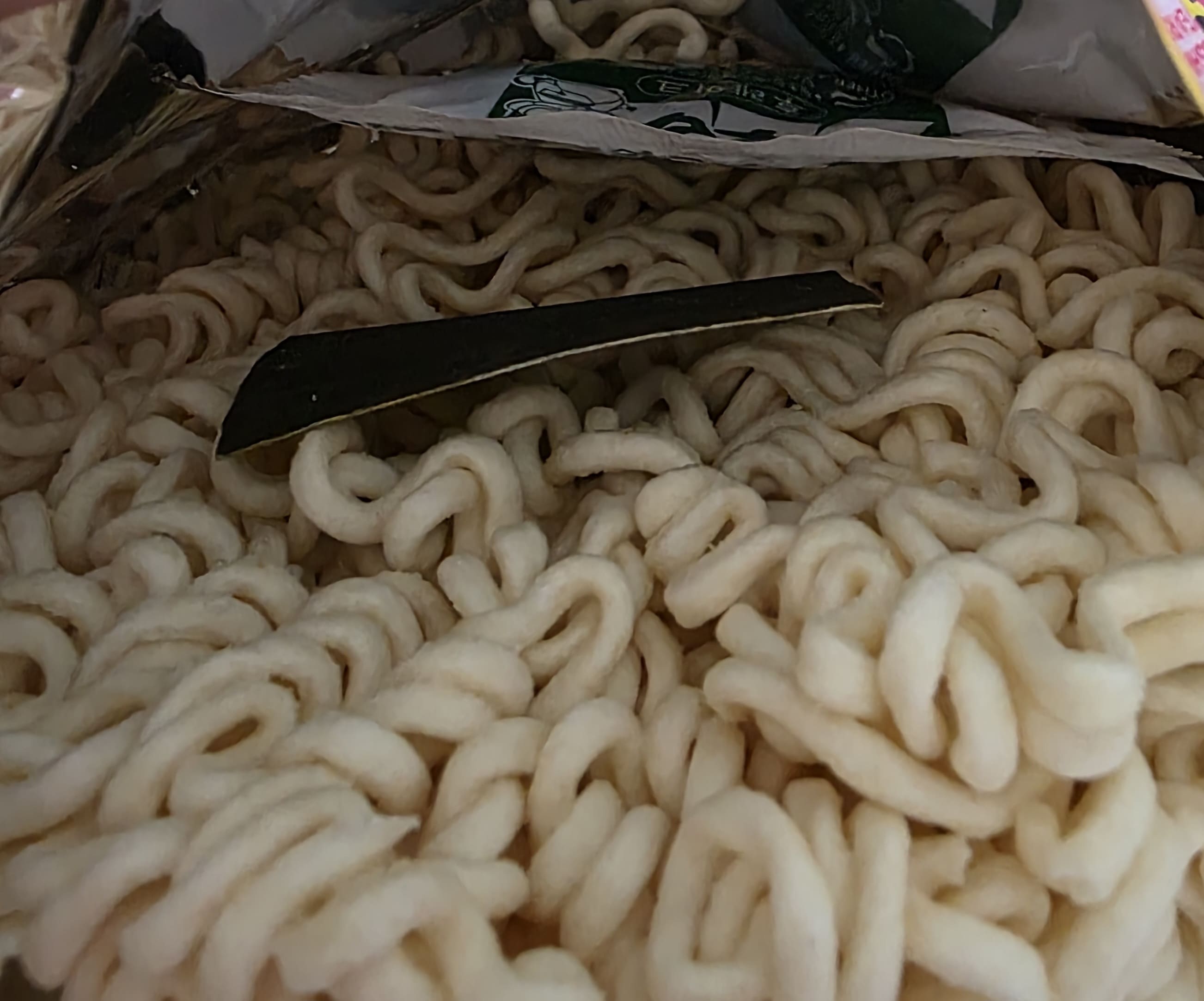 농심-고객센터-전화번호-몇-번-스프-빠진-라면-문의-후기-며칠-전이었어요.-농심-너구리-라면을-끓이려고-봉지를-뜯었는데,-뭔가-이상했습니다.-후레이크와-다시마는-있었지만,-분말스프가-보이지-않더라고요.