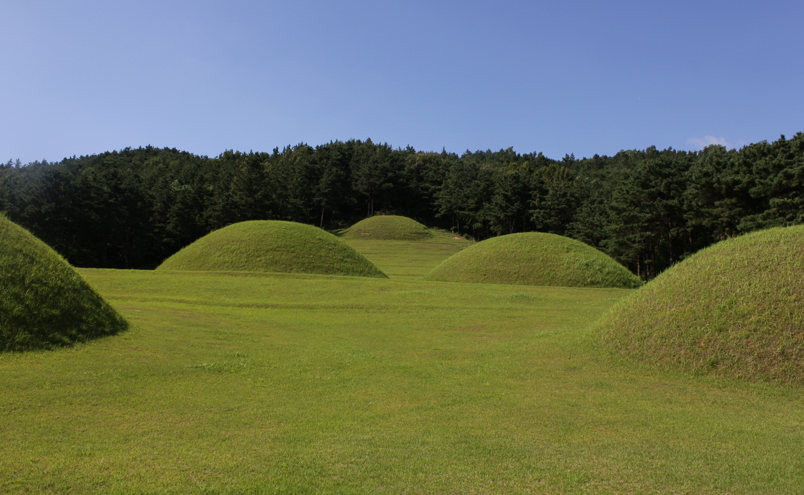 부여능산리고분군 전경