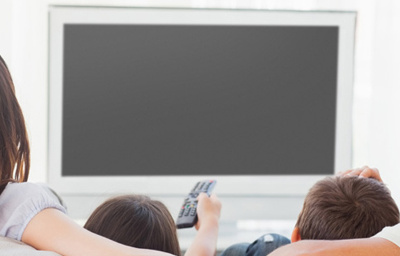 TV시청하고있는 아이