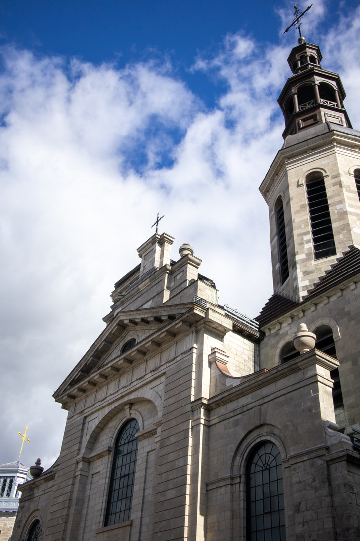 Notre-Dame de Quebec Basilica Cathedral의 외부 사진.