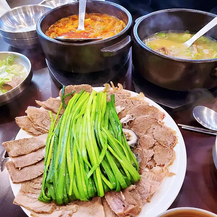 식객 허영만 백반기행 179회 김민종 편 스지 된장 전골 한마리 한우 접시 수육 등골 무침 청담동 맛집 소개