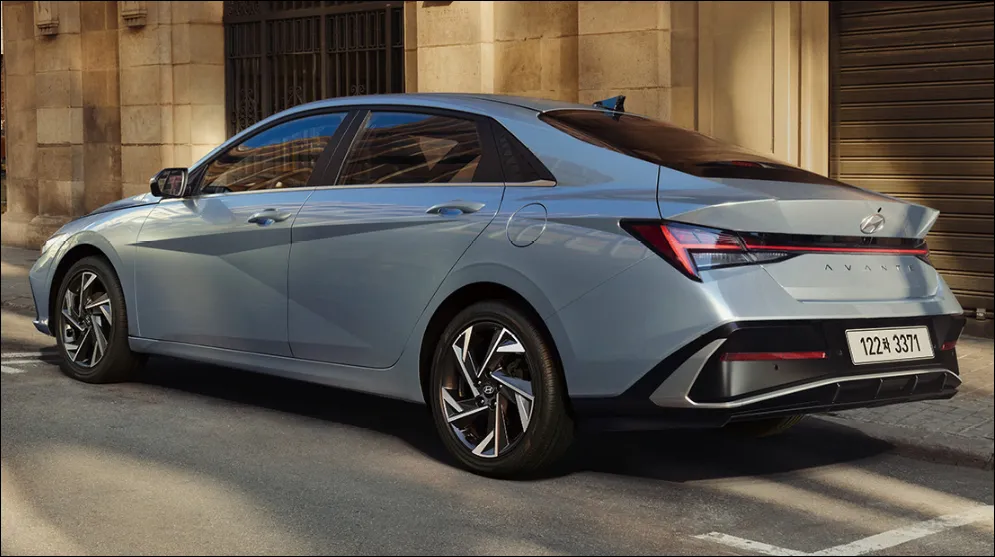 아반떼-하이브리드-측면