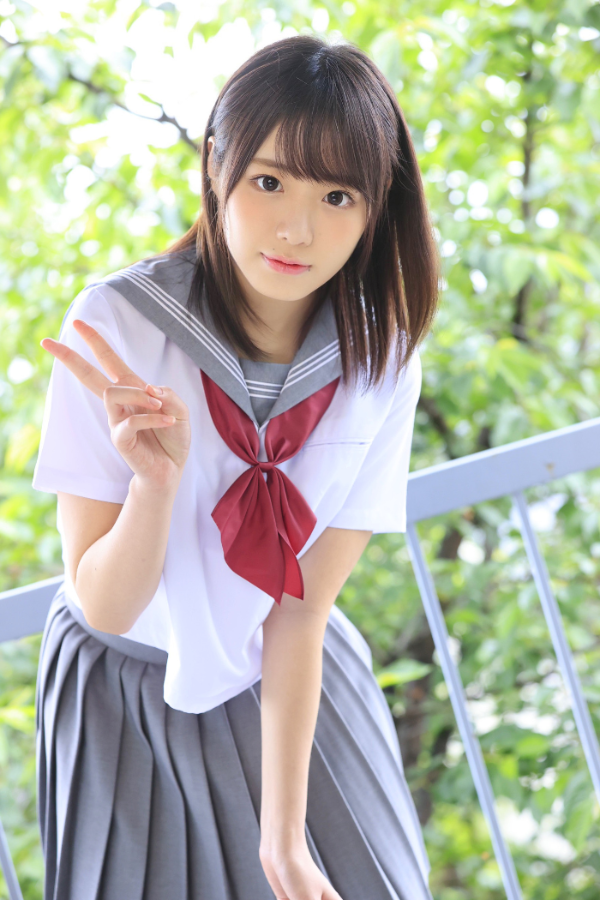 히나타 히카게 (Hikage Hinata) 귀여운 브이