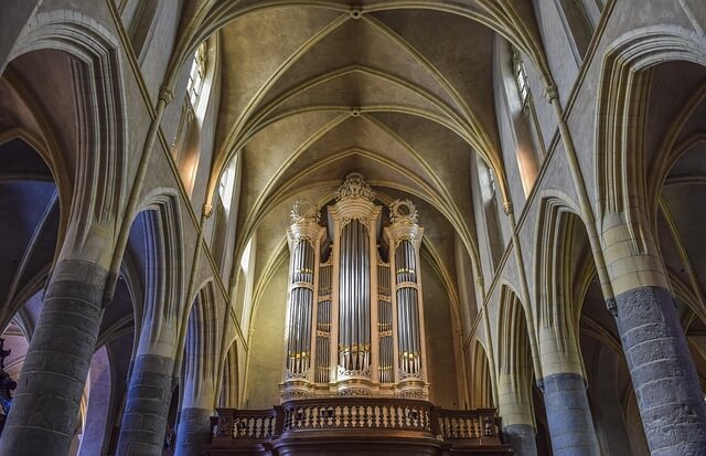 영화와 드라마 속 파이프오르간 장면 분석