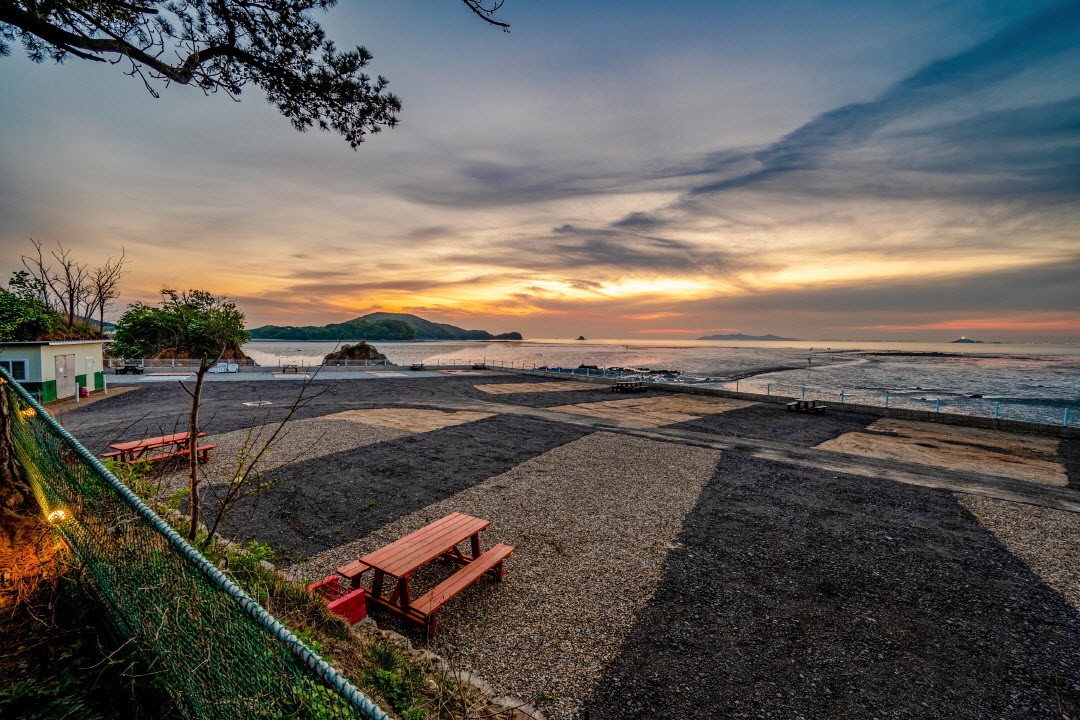 [경기] 안산 : 홀리데이캠핑파크 대부도점 (애견동반가능)