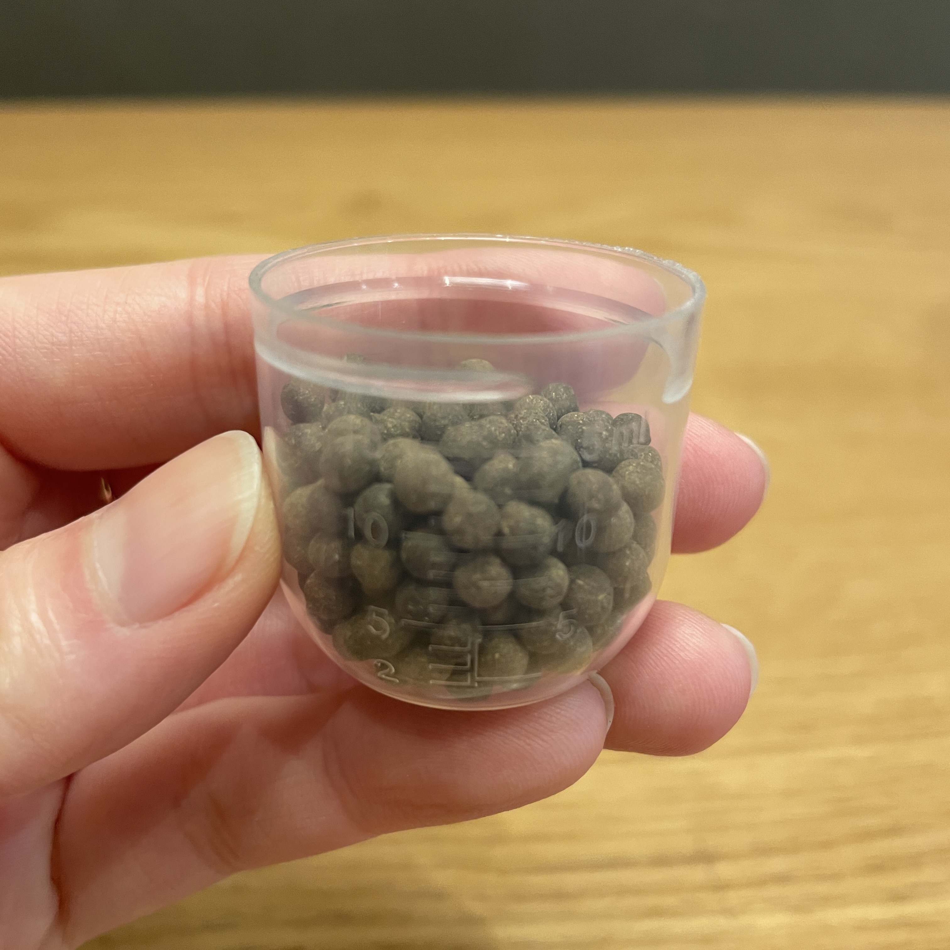 다이어트-한약-15cc-컵에-담긴-사진