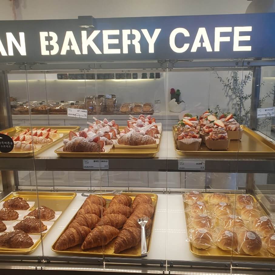 포항 영일대 카페 1층 빵 모습