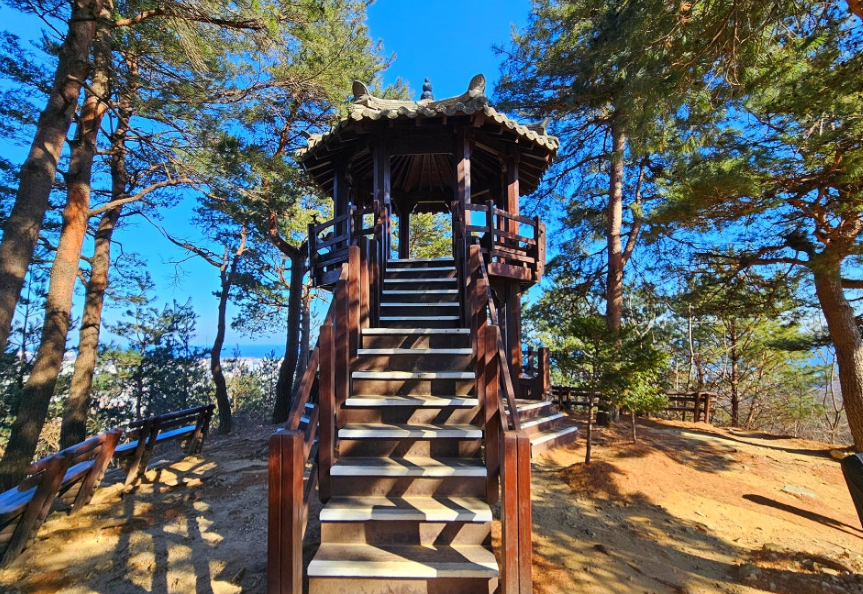 청대산 정상 팔각정 사진