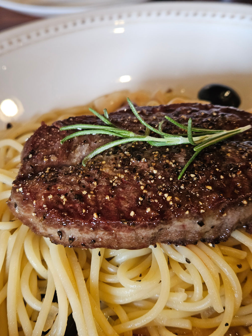 하도핑크 부채살 스테이크 오일 파스타