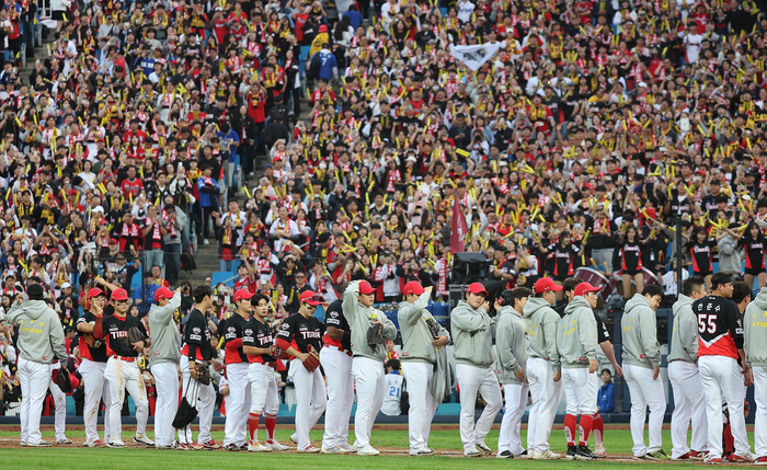 2024 KBO 한국시리즈 4차전을 승리로 이끈 KIA 선수들
