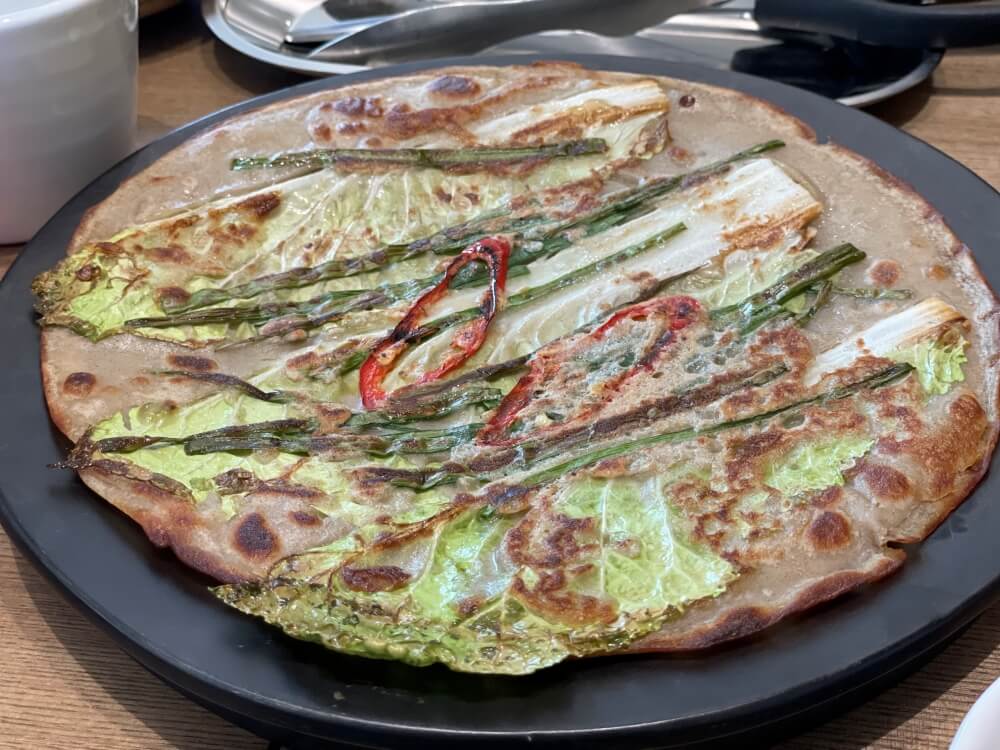 동탄-한국인의-밥상-곁들임-요리인-메밀전-모습