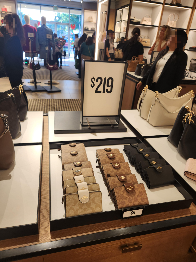 하와이 와이켈레 프리미엄 아울렛 코치 지갑