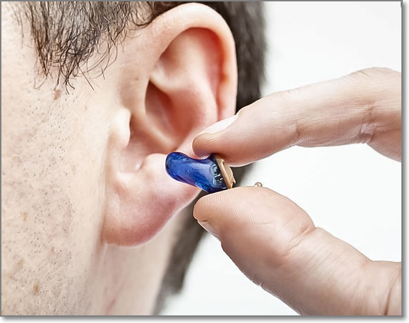 보청기-착용-모습-남자