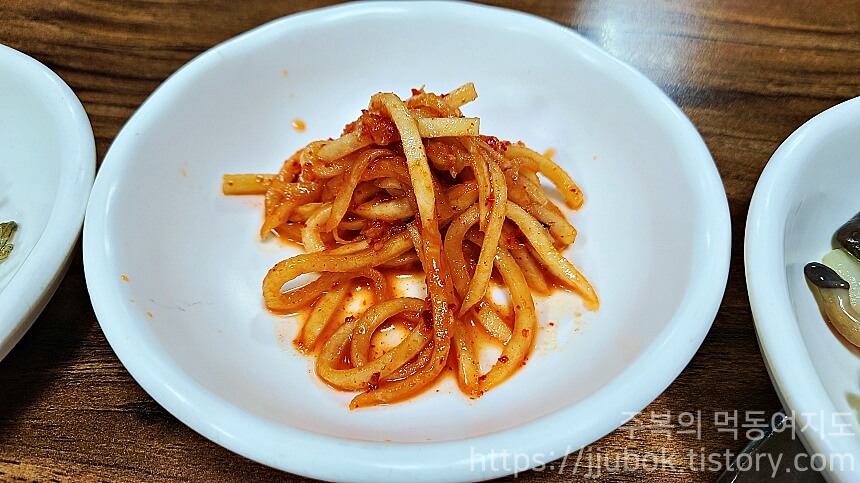 수월식당-밑반찬-무생채