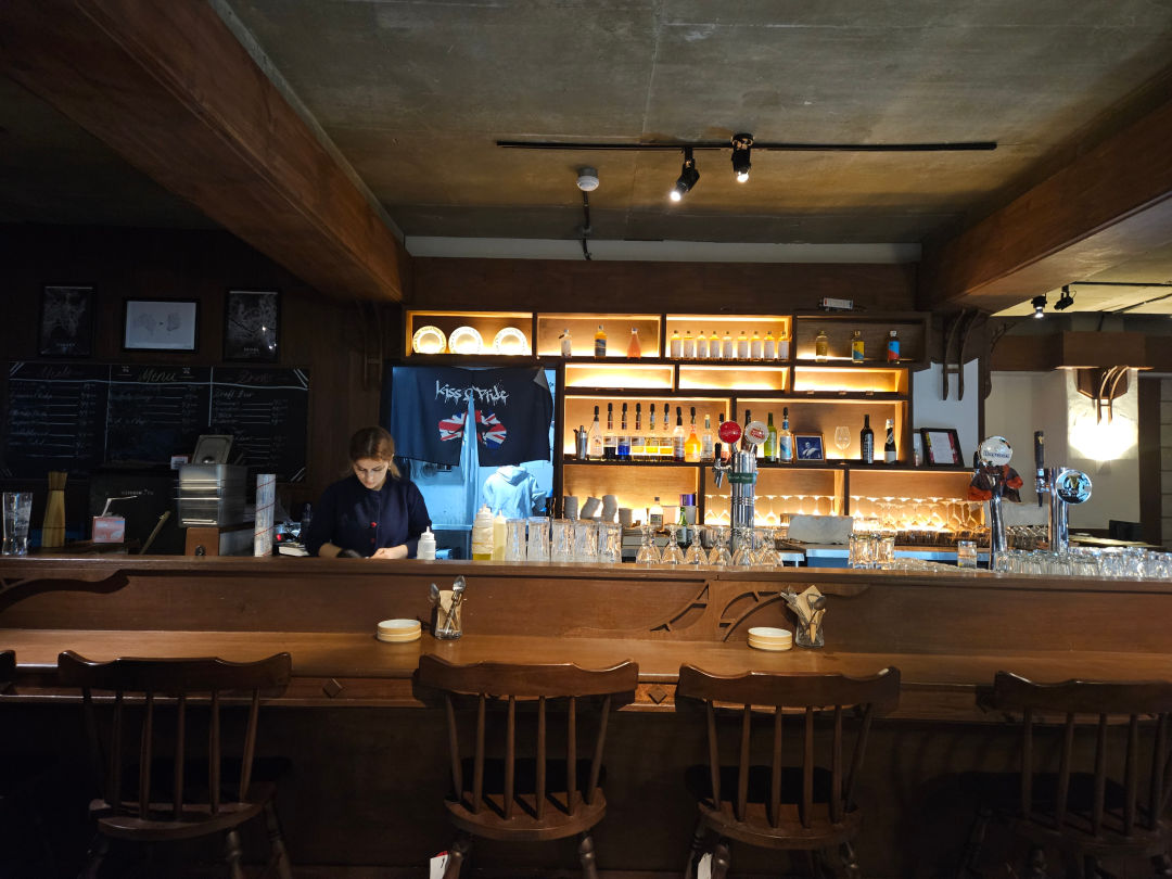 윤공 퓨전한식 분위기