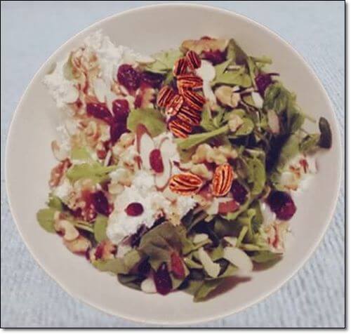 코디지 치즈 견과류 샐러드