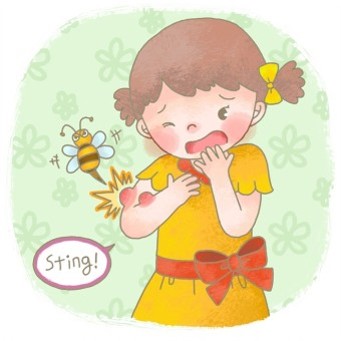 노란-원피스를-입고-허리에는-빨간-리본을-단-어린이-오른손-팔꿈치-부분에-벌이-벌침-두방을-쏘고-달아나는-모습