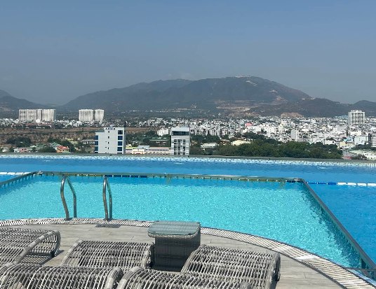 나트랑-시내-루프탑-수영장