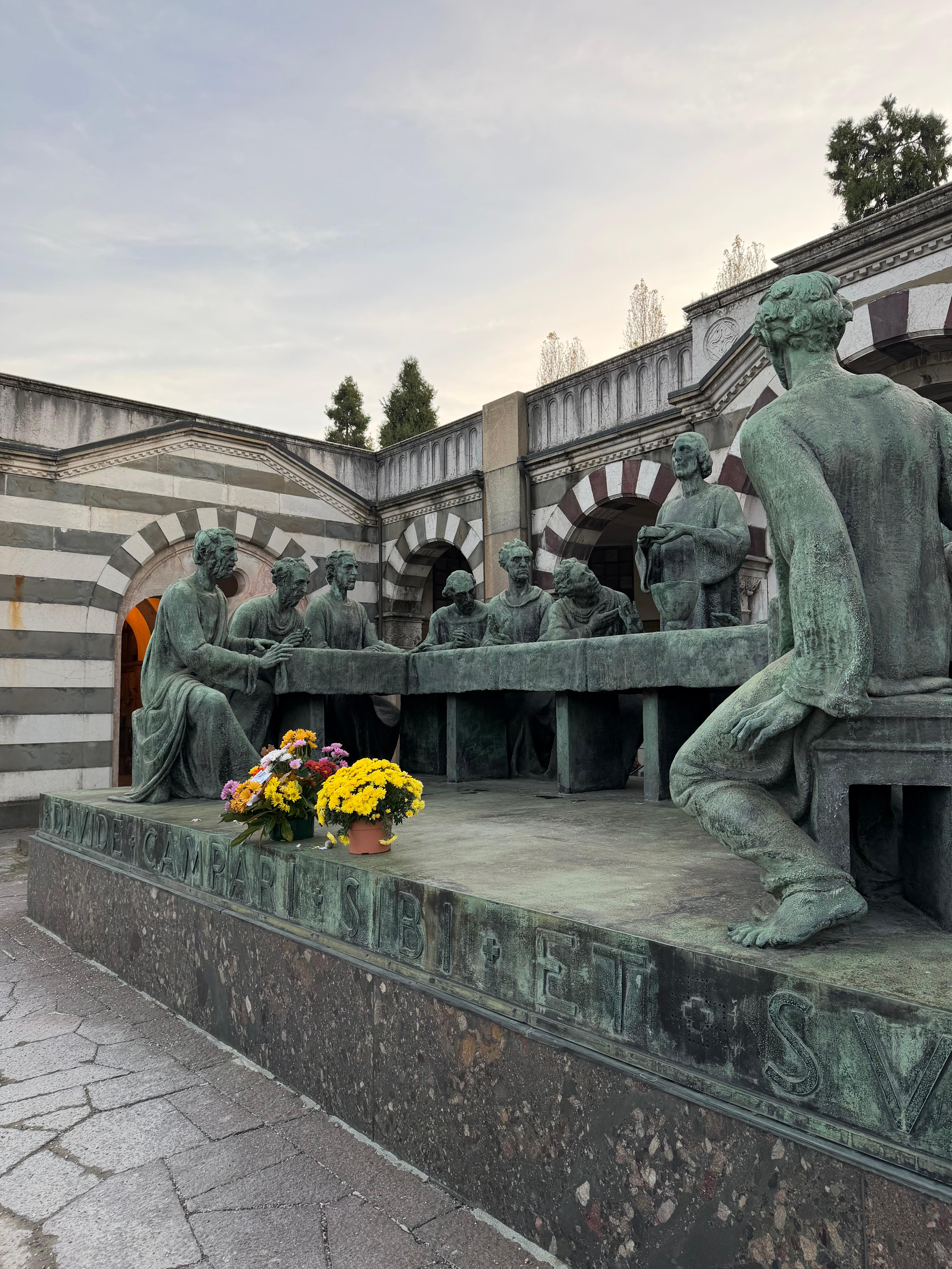 밀라노 여행 코스 추천, Cimitero monumentale Campari 가문의 묘지